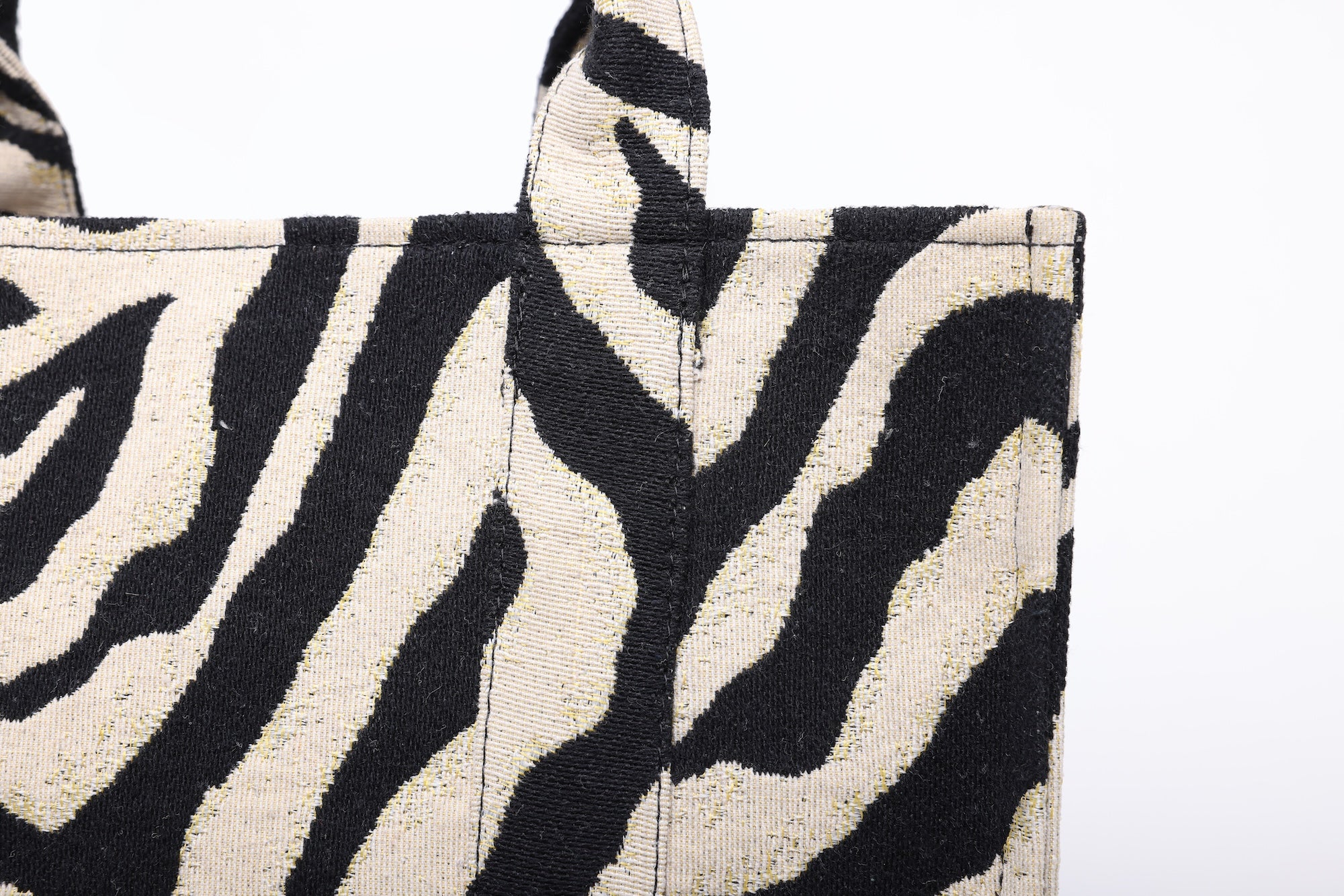 Tiger Jacquard Sling Shoulder